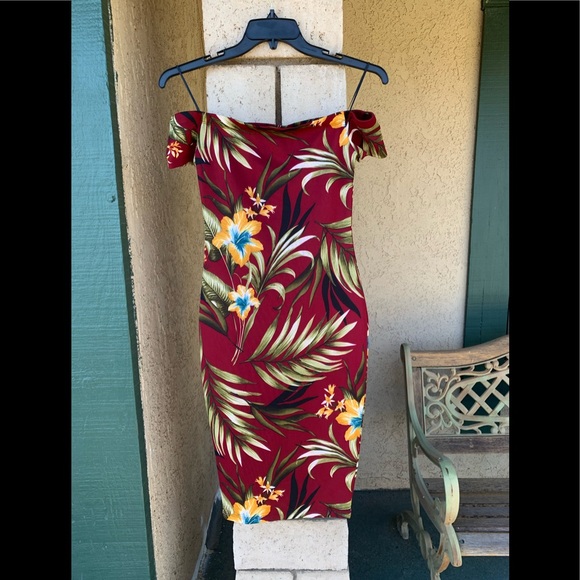Dresses & Skirts - Off the shoulder floral body con dress